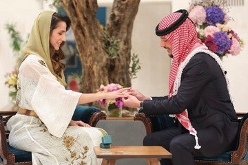 بالفيديو والصور... ولي العهد الأردني الأمير الحسين يتحدث عن لقائه الأول بخطيبته رجوة