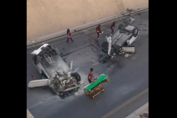 شاهد بالفيديو: مشهد مرعب لسقوط سيارة من على جسر في الرياض