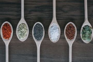 طرق ذكية تساعدك على تقليل إستهلاك ملح الطعام لتجنب مخاطره