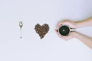 هل تناول القهوة السوداء على معدة فارغة مفيد ؟