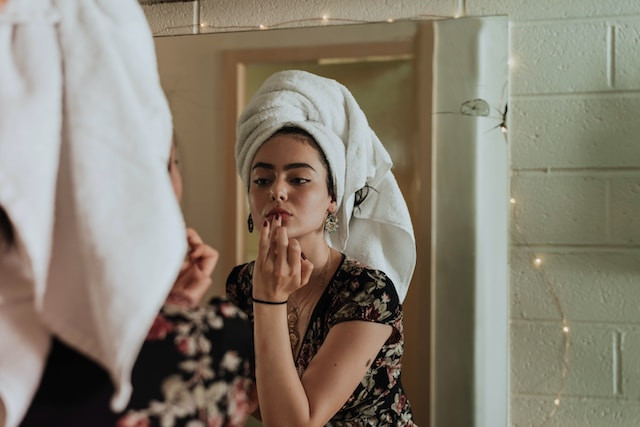 9 عادات تجميلية خاطئة تضر البشرة أكثر مما تعتقدين