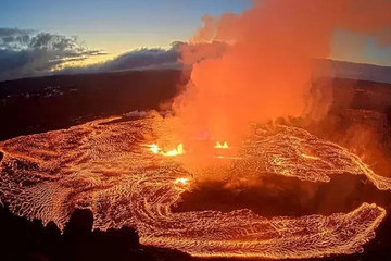 شاهد بالفيديو... "لقطات مرعبة" من فوهة بركان ثائر في هاواي
